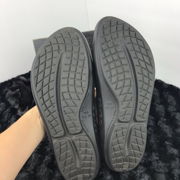oofos on sale size 8